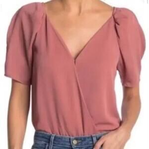 ASTR the Label Blush Pink Puff Sleeve Front Splice Wrap Bodysuit Blouse Size XS